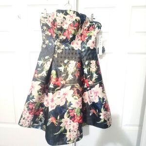 Women Dress.  Brand Nicole Miller New York.  Size 10.